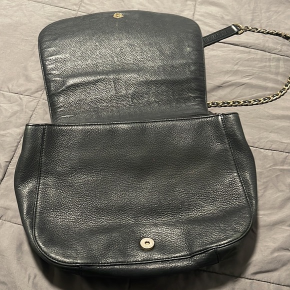 Used authentic Tory Burch purse . - Picture 3 of 9